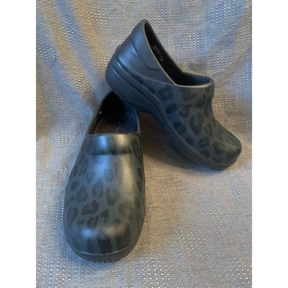 Crocs Clog NERIA PRO II Work Clog Black Leopard Dual Comfort Nurse Cook size W6 - Picture 1 of 11